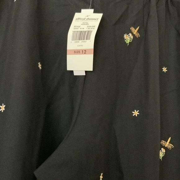 Alfred Dunner Novelty Embroidered Pusher Capri Pants 12 - Picture 10 of 12